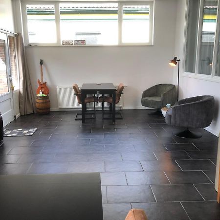 Bed and Breakfast 'T Posthuys Leens Экстерьер фото
