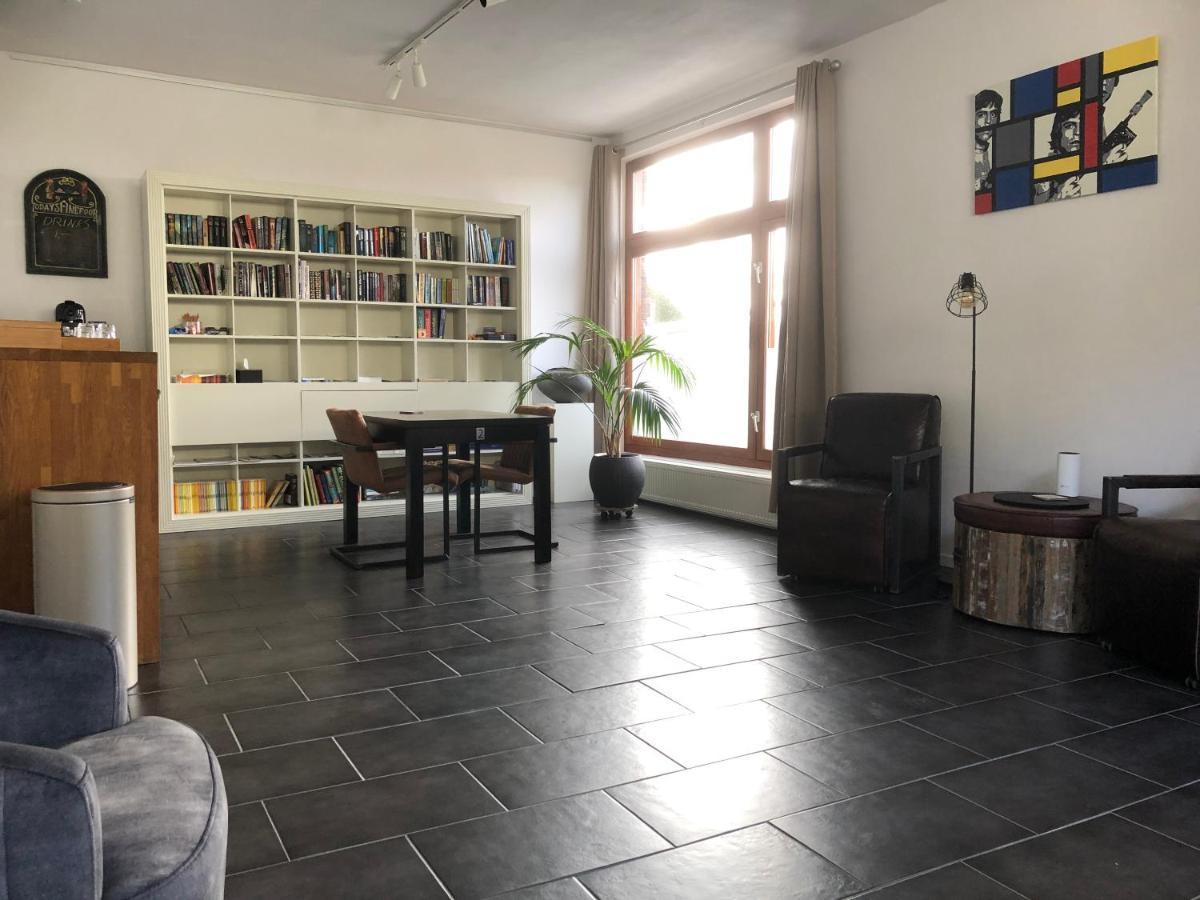 Bed and Breakfast 'T Posthuys Leens Экстерьер фото